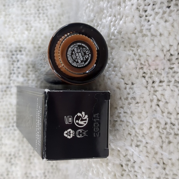 KVD Beauty Modcon Liquid-Gel Contour in Medium-Tan Warm(50), 17ml/0.575fl oz - Picture 11 of 13